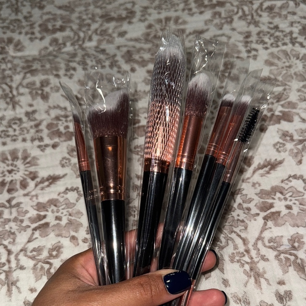 Rose Gold and Black Makeup Brush Set